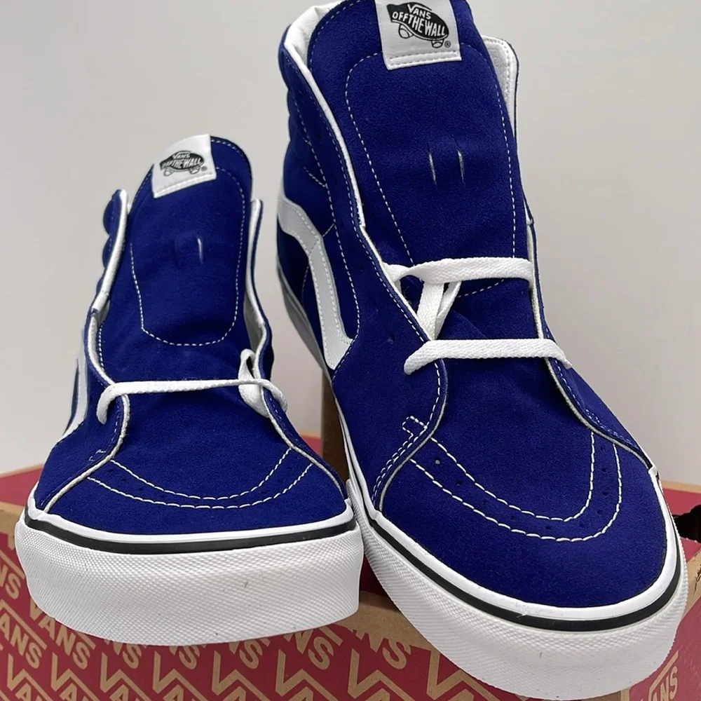 Vans Men’s Sk8-Hi Color Theory Beacon Blue
VN000D5IBYM
Sneakers - Picture 5 of 16